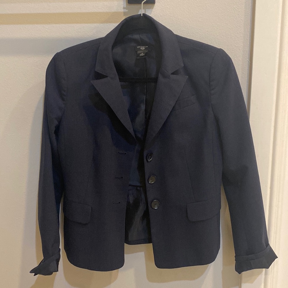 Ann Taylor women’s size 2P navy suit jacket
